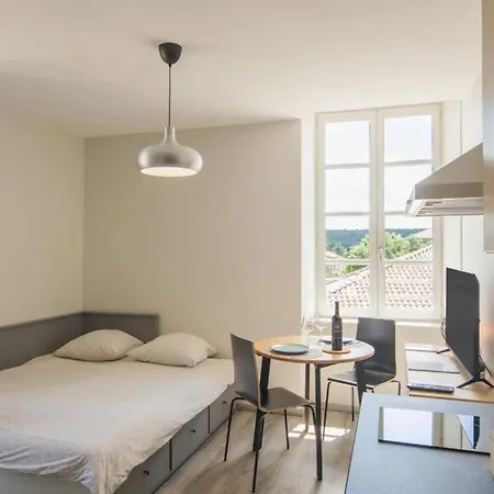 Syrah Apartment *