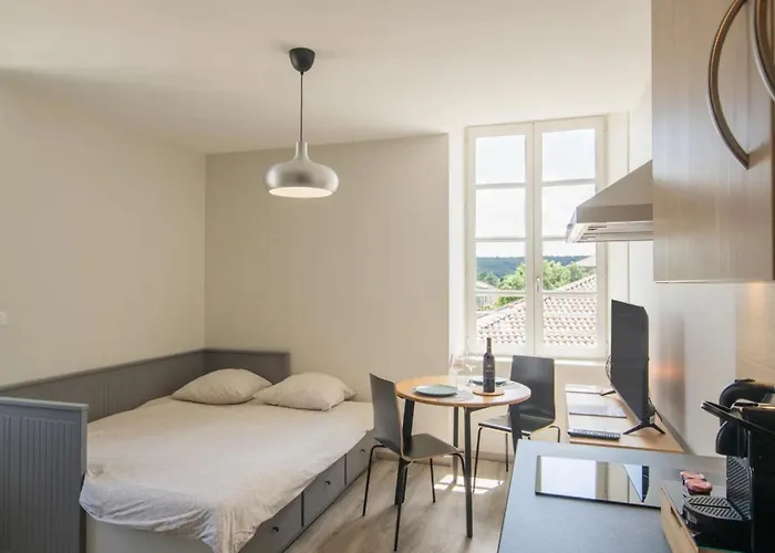 Syrah Apartment *